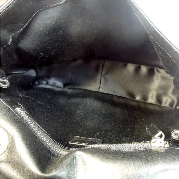 Moschino Classic Black Embossed Leather Chain Shoulder bag - Picture 8 of 11